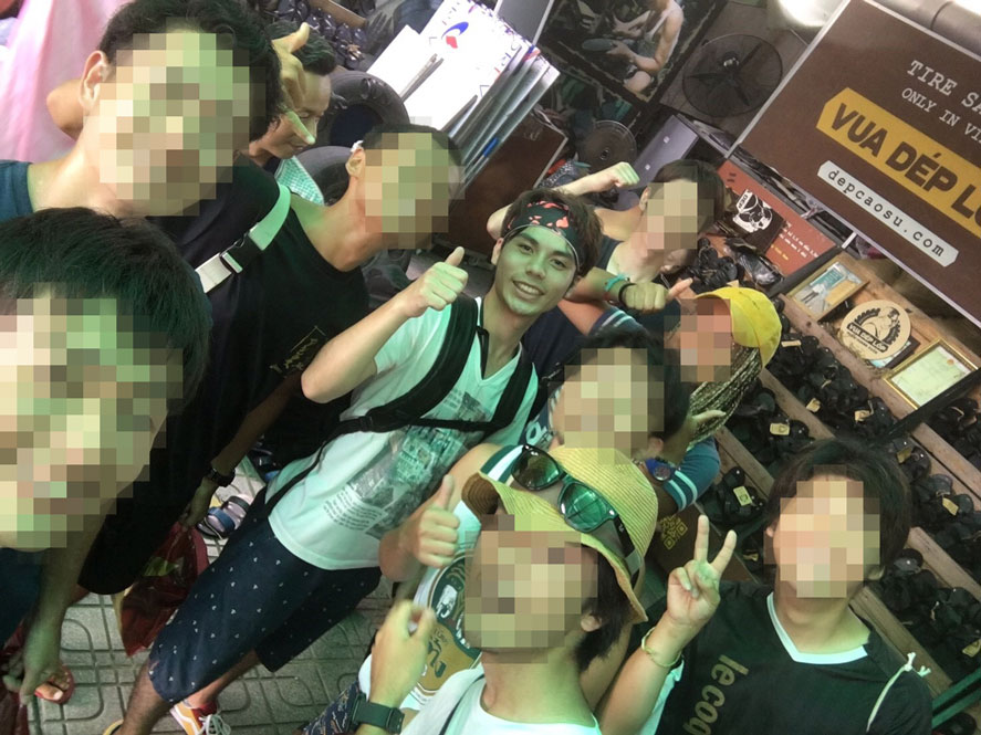 Scrolling image 16